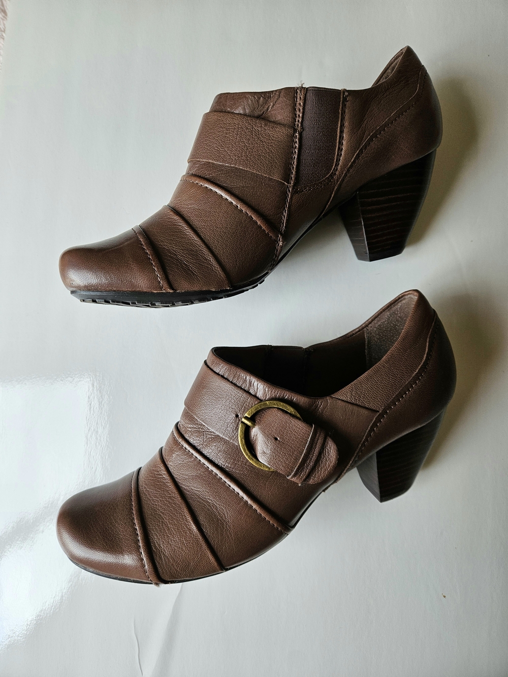 BareTraps Tasha Brown Leather Heeled Ankle Shoes with Gold Buckle | US 10M